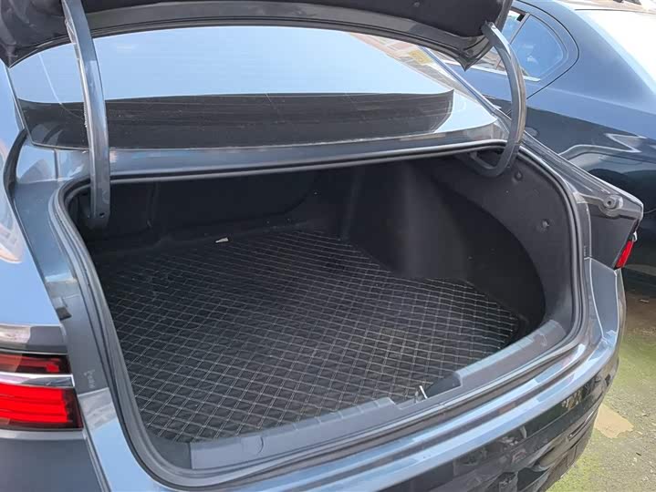 Фото 4 - Geely Preface