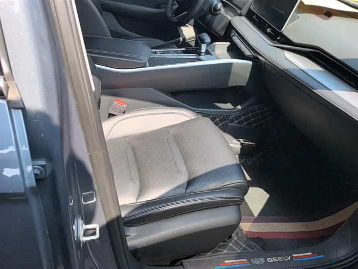 Фото 8 - Geely Preface