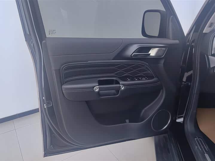 Фото 7 - Tank 300