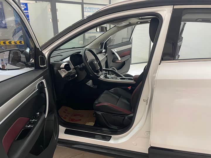 Фото 8 - Geely Coolray