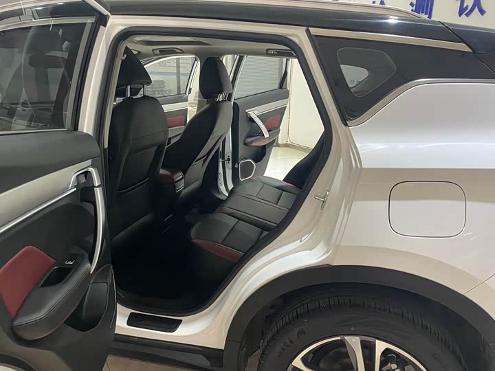 Фото 9 - Geely Coolray