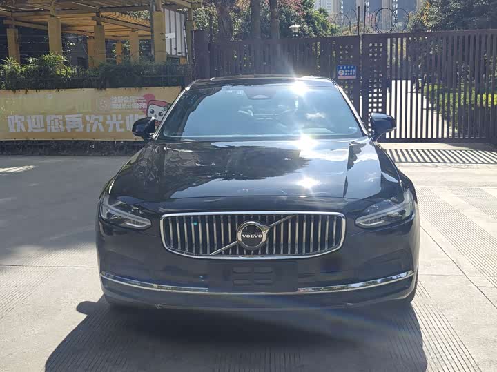 Фото 2 - Volvo S90