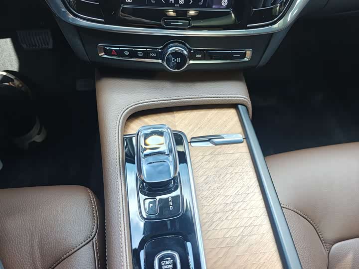 Фото 8 - Volvo S90