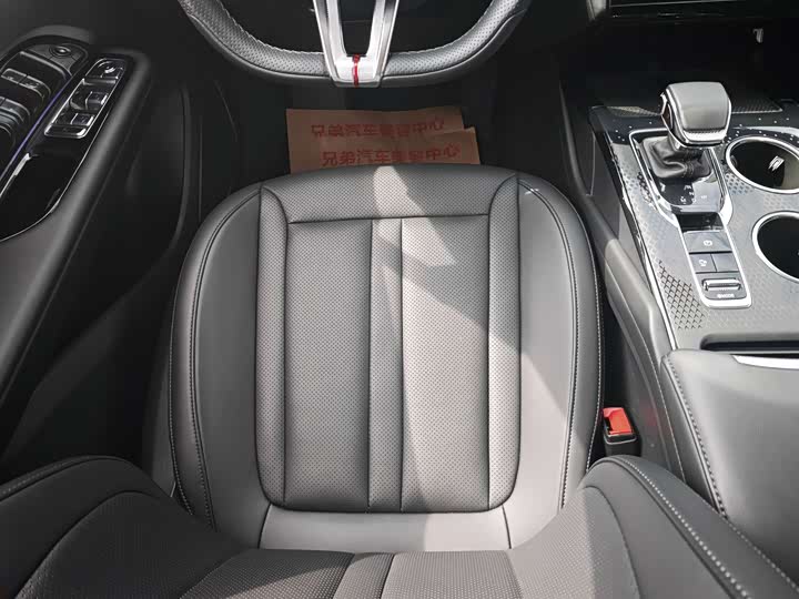 Photo 7 - Hongqi HS3