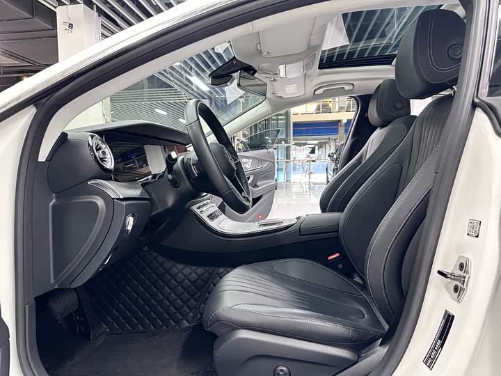 Photo 4 - Mercedes-Benz CLS-Class