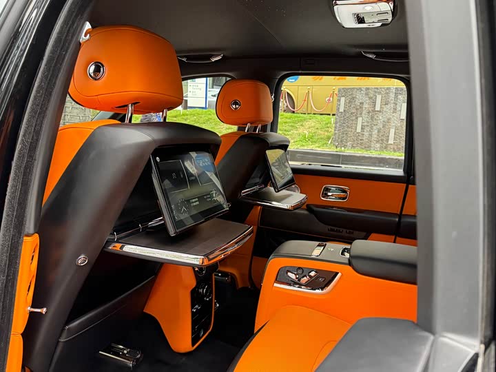 Фото 9 - Rolls-Royce Cullinan