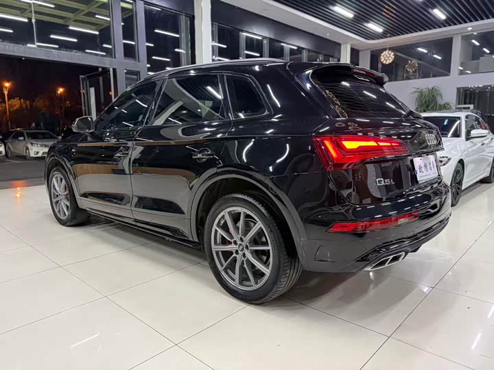 Фото 5 - Audi Q5L
