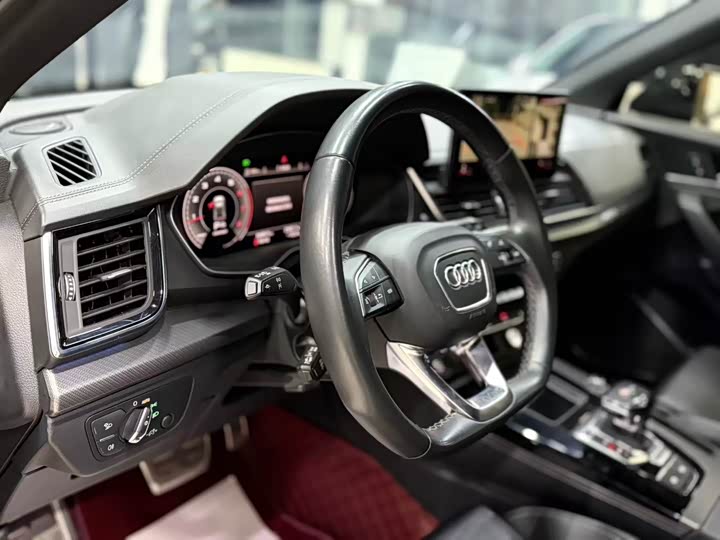 Фото 9 - Audi Q5L