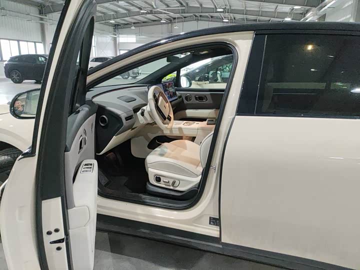 Photo 4 - LiXiang i6