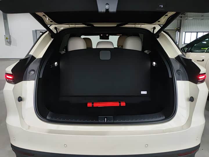 Photo 7 - LiXiang i6