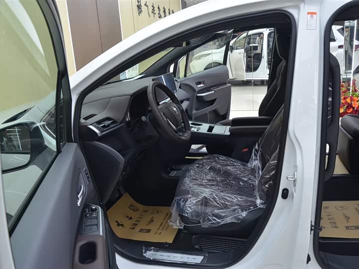 Фото 4 - Toyota Granvia