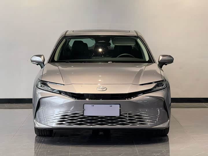 Фото 2 - Toyota Camry