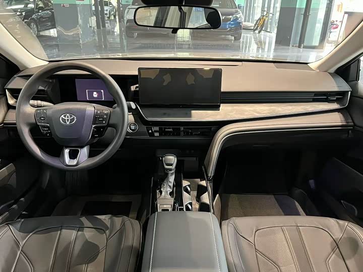 Фото 5 - Toyota Camry