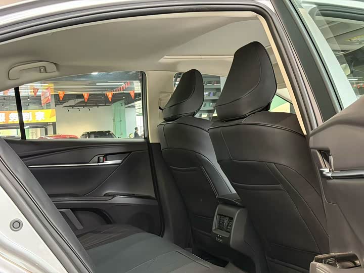 Фото 6 - Toyota Camry