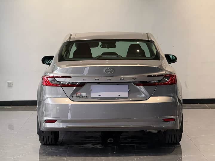 Фото 8 - Toyota Camry