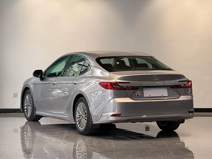 Фото 9 - Toyota Camry