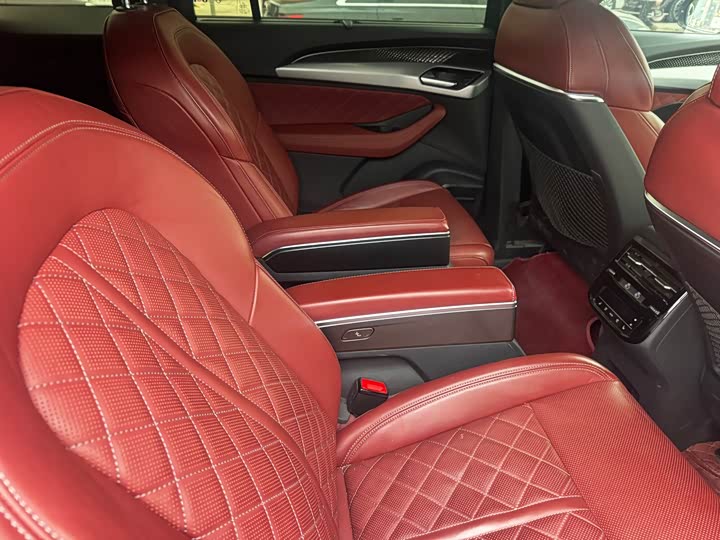 Фото 8 - Audi Q6