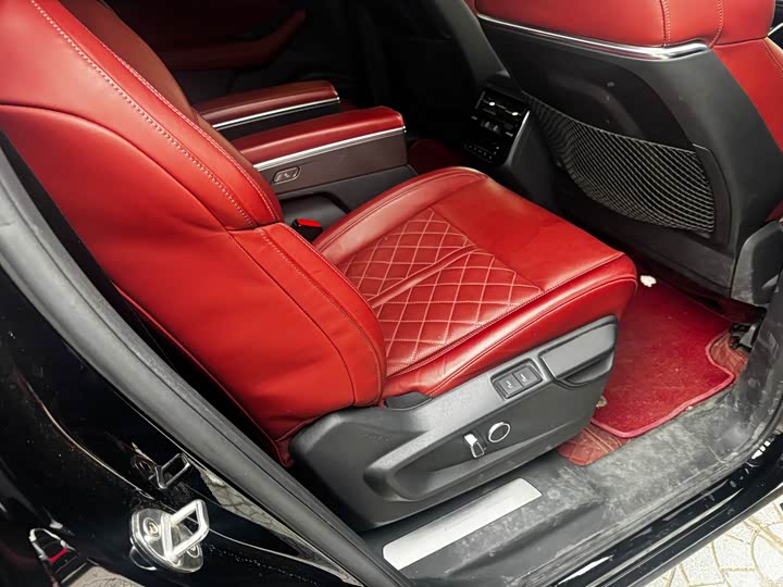 Фото 9 - Audi Q6