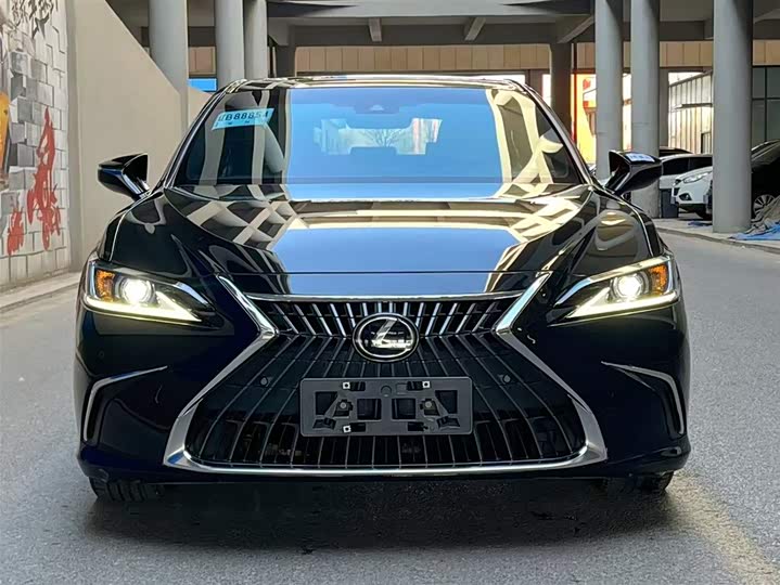 Фото 2 - Lexus ES
