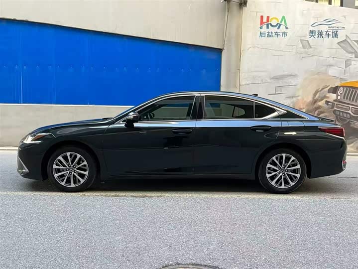 Фото 3 - Lexus ES