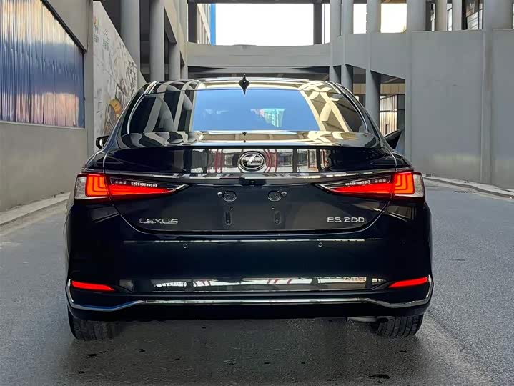 Фото 4 - Lexus ES