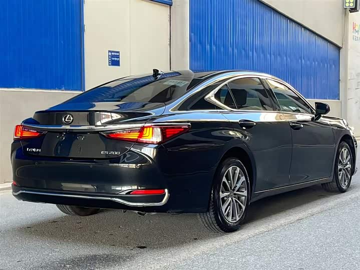 Фото 5 - Lexus ES