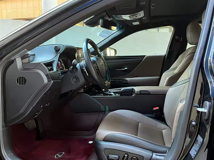 Фото 7 - Lexus ES