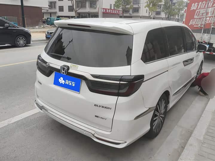 Фото 3 - Honda Elysion
