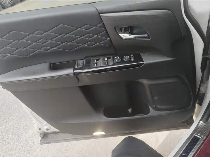 Фото 7 - Honda Elysion