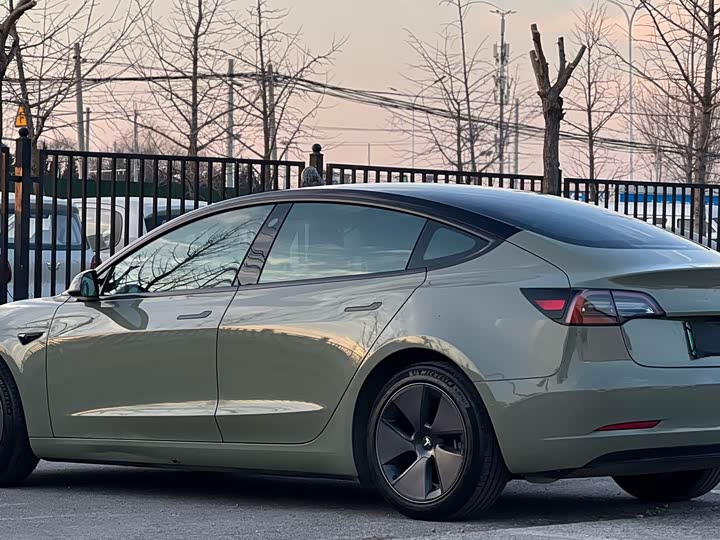 Фото 4 - Tesla Model 3