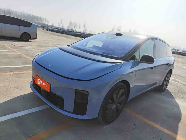 Фото 1 - LiXiang i8