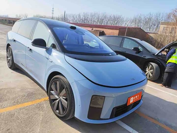 Фото 2 - LiXiang i8