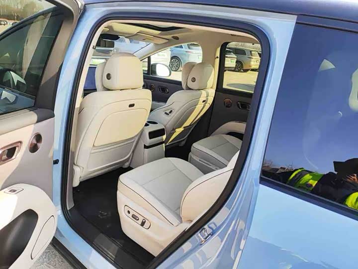 Фото 4 - LiXiang i8