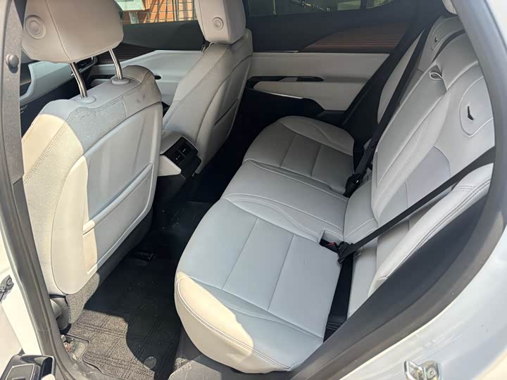 Фото 7 - Cadillac GT4