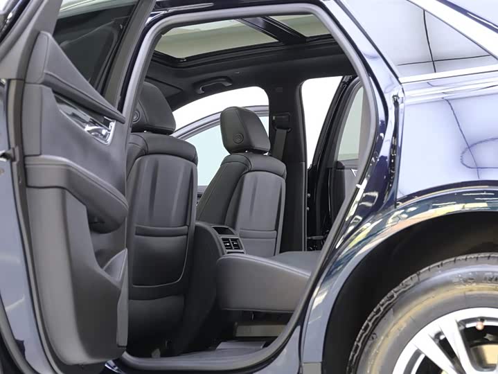 Фото 6 - Cadillac XT5