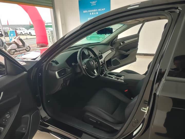 Фото 5 - Honda Accord