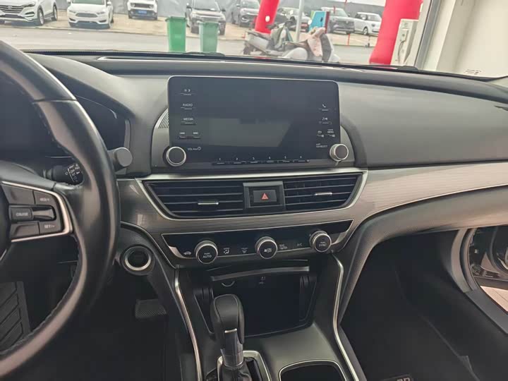 Фото 8 - Honda Accord