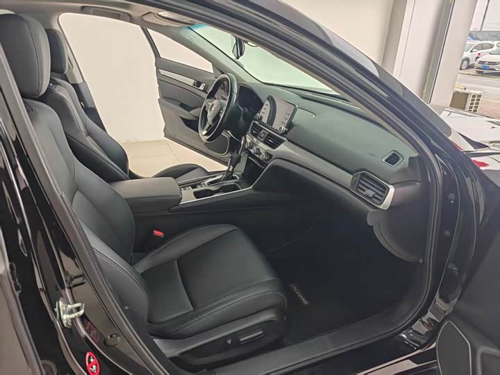 Фото 9 - Honda Accord