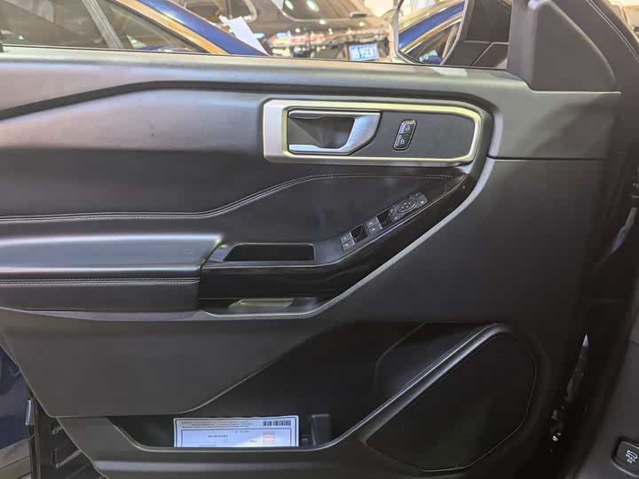 Photo 6 - Ford Explorer