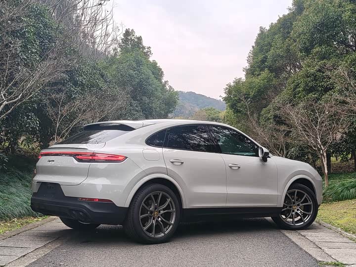 Фото 2 - Porsche Cayenne