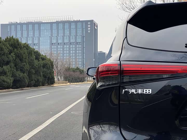 Фото 8 - Toyota Highlander