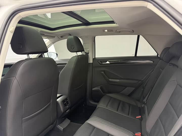 Фото 7 - Volkswagen T-Roc