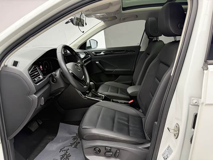 Фото 8 - Volkswagen T-Roc