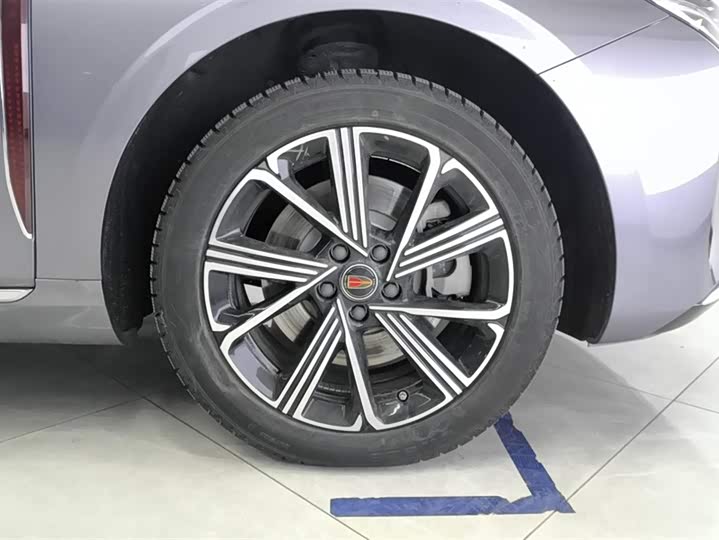 Фото 6 - Hongqi H5 Hybrid