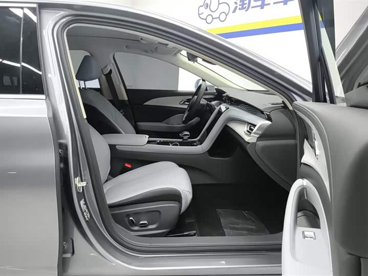 Фото 8 - Hongqi H5 Hybrid