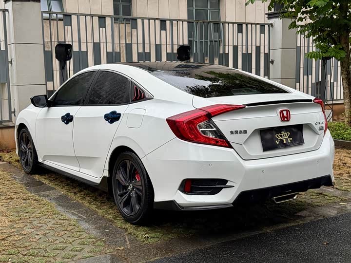 Фото 7 - Honda Civic