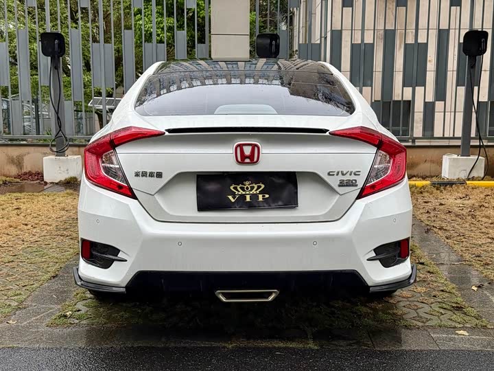 Фото 8 - Honda Civic