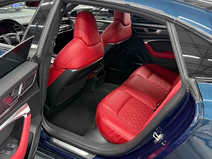 Фото 6 - Audi A7L