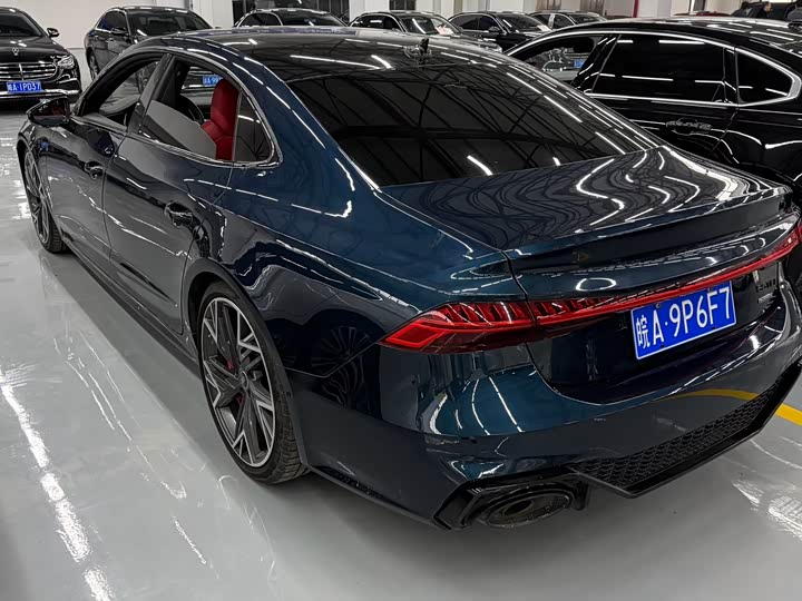 Фото 9 - Audi A7L