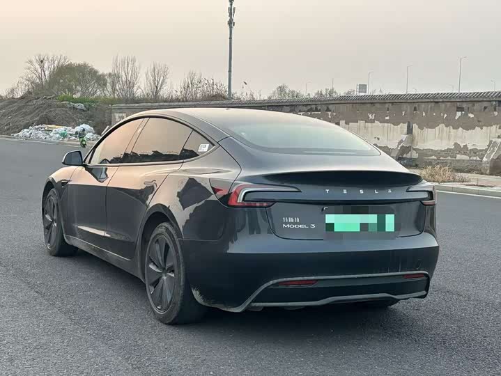 Фото 9 - Tesla Model 3